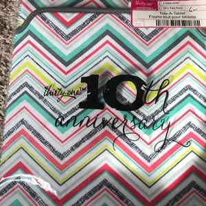 Thirty-One Tote-A-Tablet